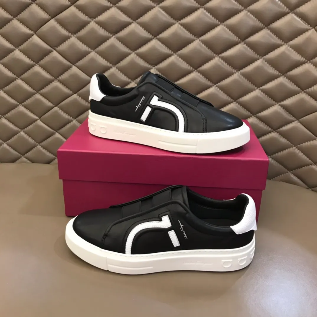 p400【Salvatore Ferraga**】New men's low-top casual shoes! Top-quality cow products, original lasts, made of imported cowhide, first-class texture, first-layer sheepskin lining! Original outsole! The details are exquisite and the style is versatile and upscale! Decorated with a three-dimensional Gancini logo, the back of the tongue and lace-up piping add a pop of color. The high-tech sole features a holographic pattern and Gancini details, making it ideal for a practical yet stylish everyday look. Code number 38-44 (45 can be customized)